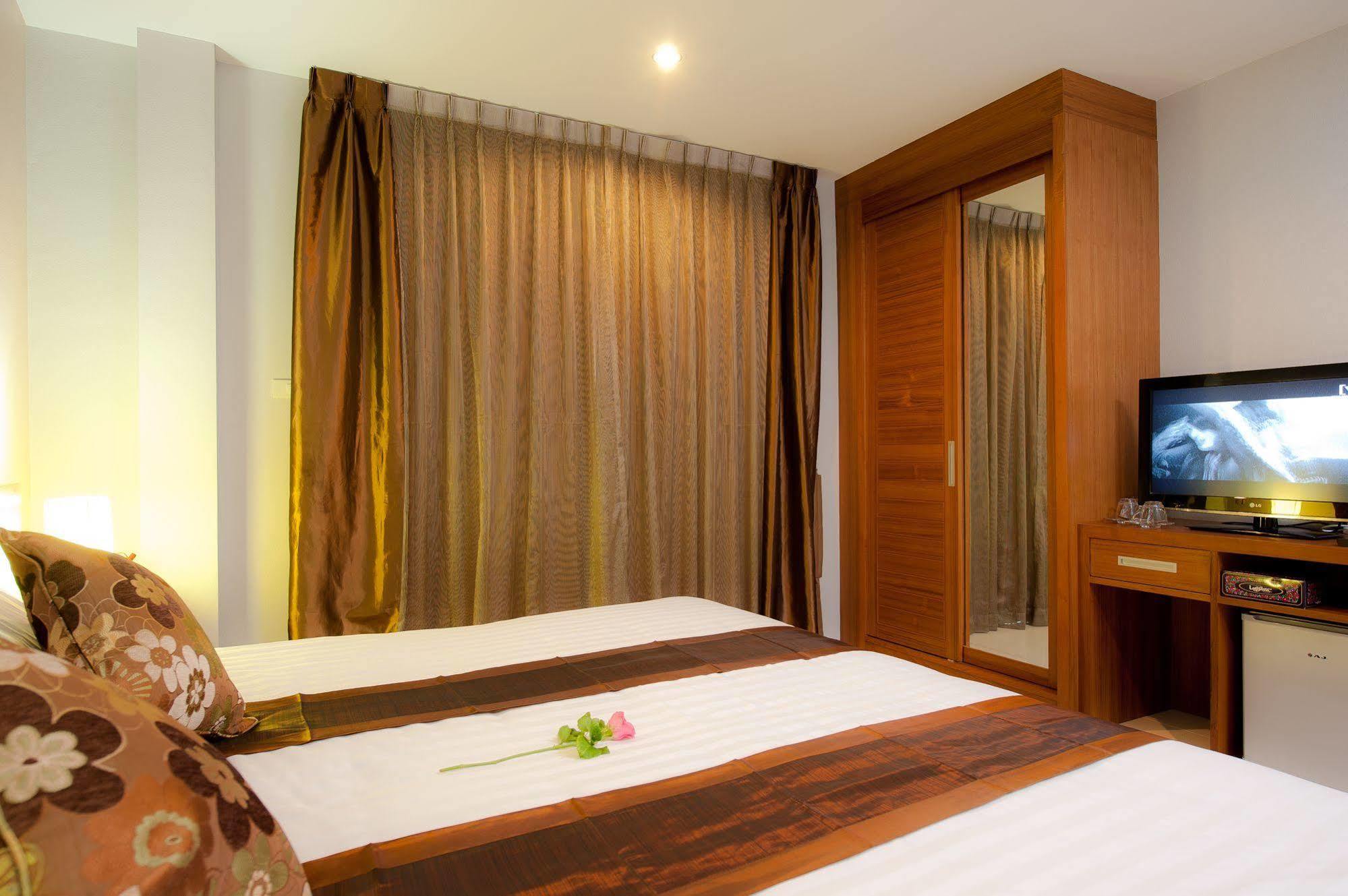 Rama Kata Beach Hotel Exterior foto